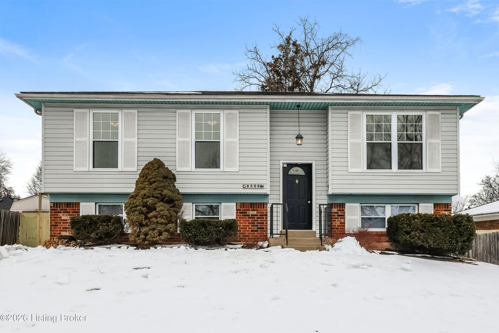 8509 Gainsborough Dr, Louisville, KY 40291