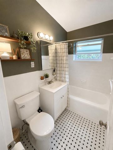 1705 SW 10TH Street, Fort Lauderdale, FL 33312