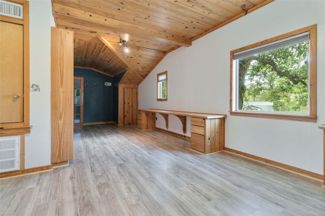 180 Ironstone RD, Smithville, TX 78957