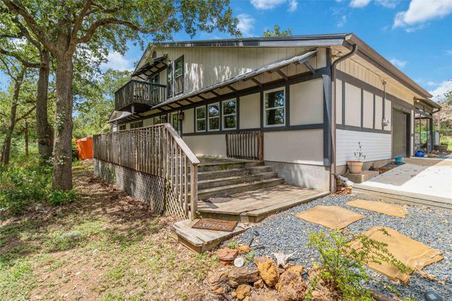 180 Ironstone RD, Smithville, TX 78957