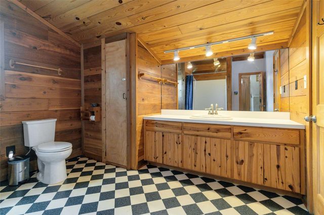 180 Ironstone RD, Smithville, TX 78957