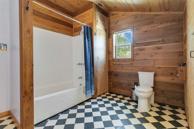 180 Ironstone RD, Smithville, TX 78957