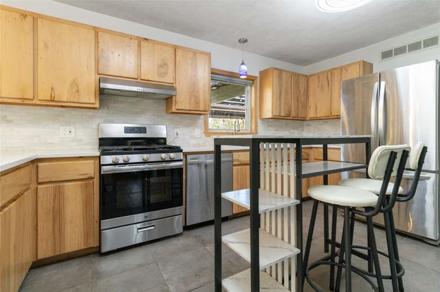 180 Ironstone RD, Smithville, TX 78957