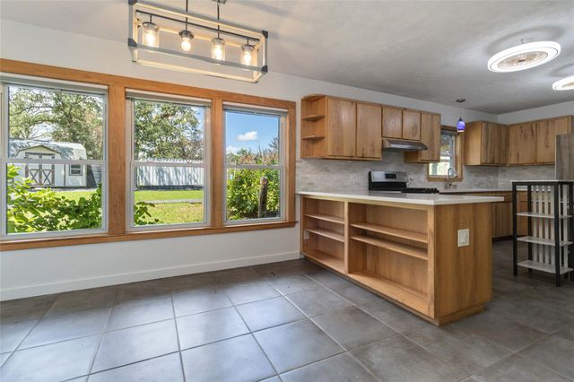 180 Ironstone RD, Smithville, TX 78957