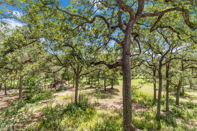 180 Ironstone RD, Smithville, TX 78957