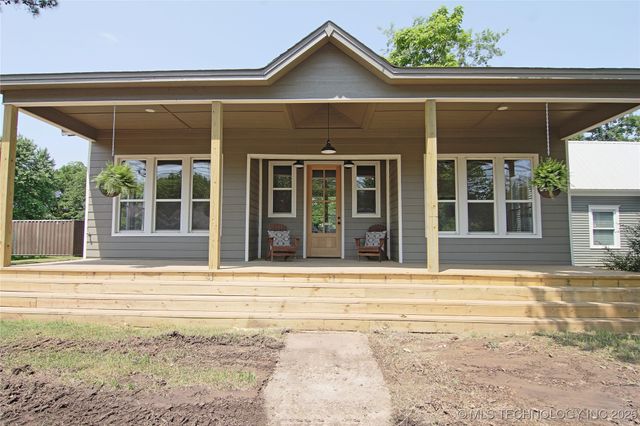 611 N State Street, Wagoner, OK 74467