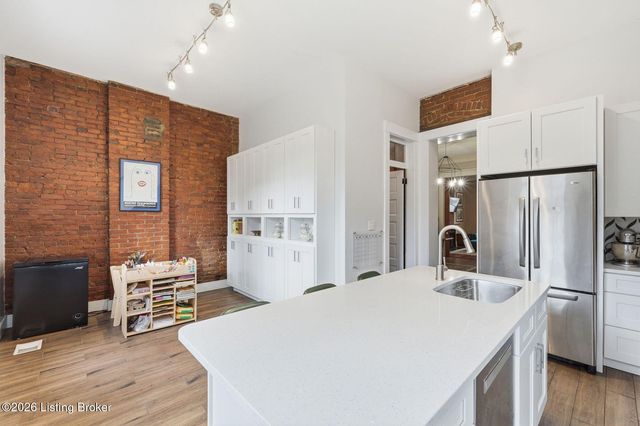 806 E Washington St, Louisville, KY 40206