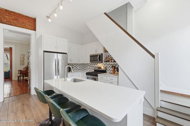 806 E Washington St, Louisville, KY 40206