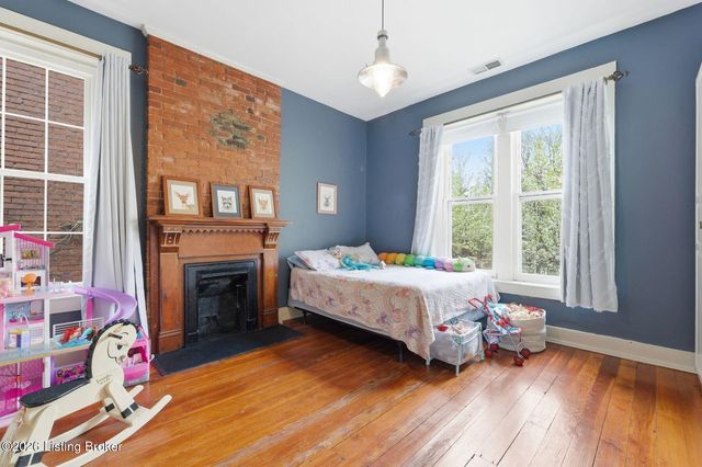 806 E Washington St, Louisville, KY 40206