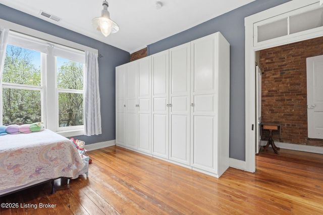 806 E Washington St, Louisville, KY 40206