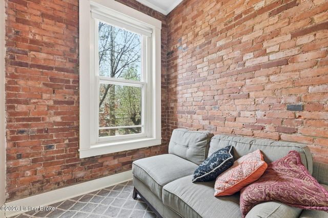 806 E Washington St, Louisville, KY 40206