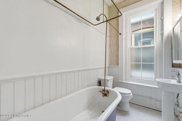 806 E Washington St, Louisville, KY 40206