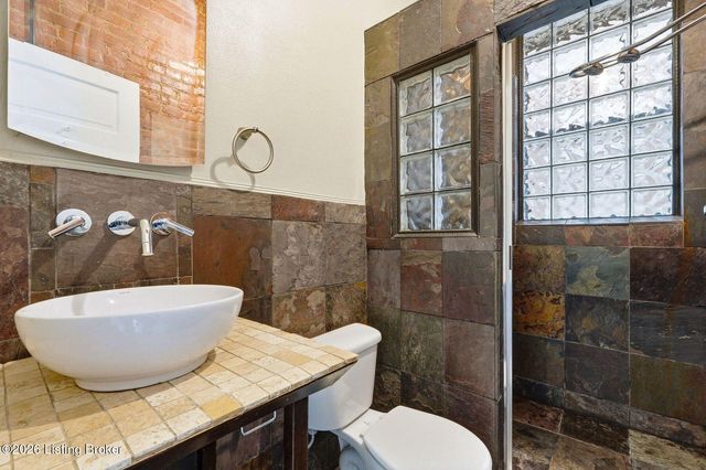 806 E Washington St, Louisville, KY 40206