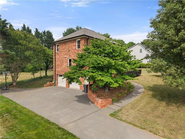 9533 White Tail Trail, Kernersville, NC 27284