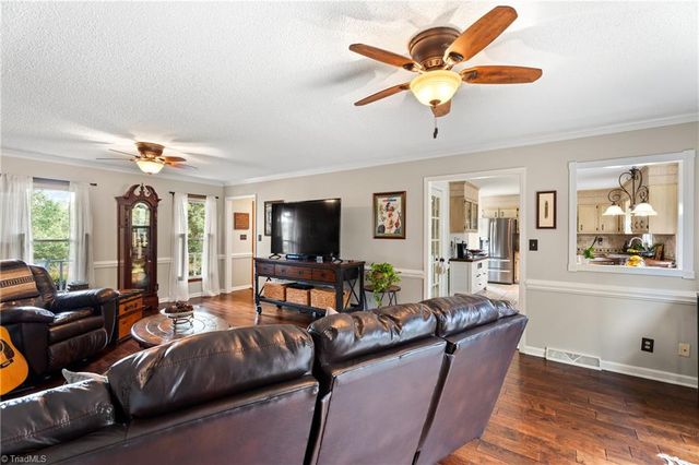 9533 White Tail Trail, Kernersville, NC 27284