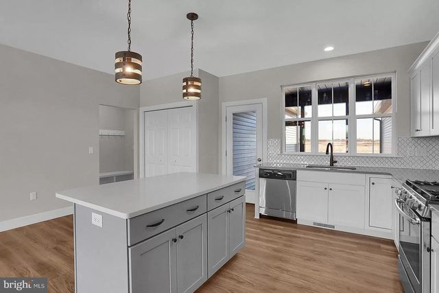 121 DESPINA DR, Mechanicsburg, PA 17055