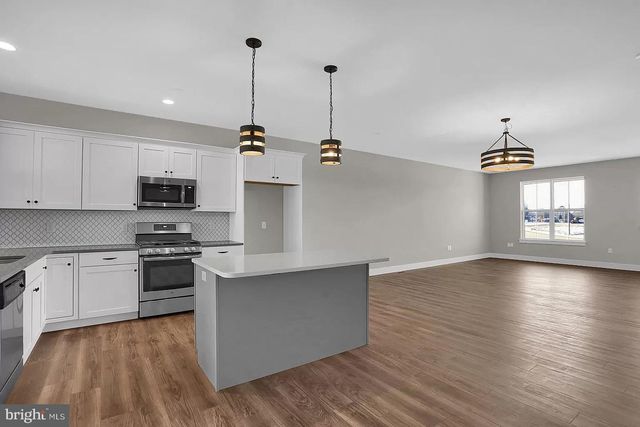 121 DESPINA DR, Mechanicsburg, PA 17055