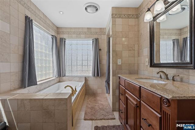 15 Kuiken Court, Wayne, NJ 07470