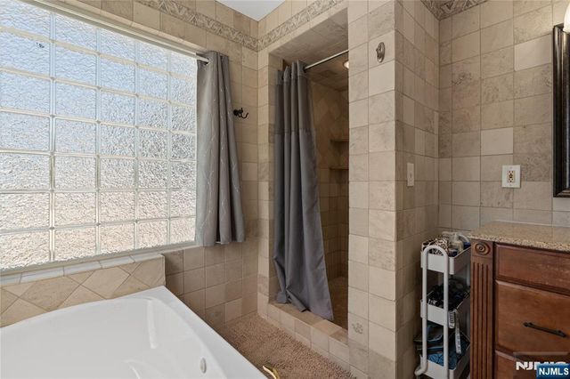 15 Kuiken Court, Wayne, NJ 07470