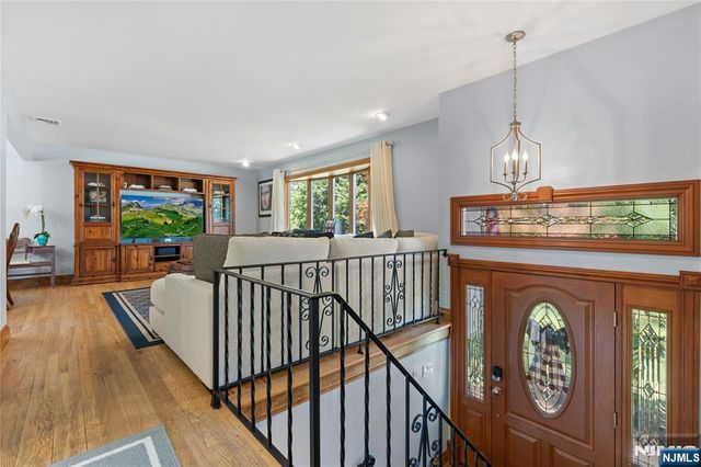 15 Kuiken Court, Wayne, NJ 07470