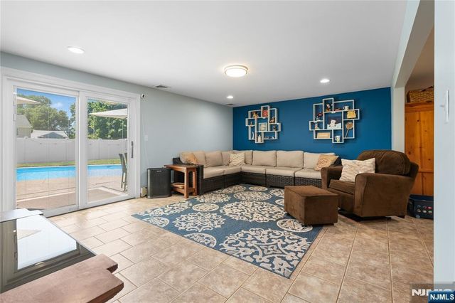 15 Kuiken Court, Wayne, NJ 07470