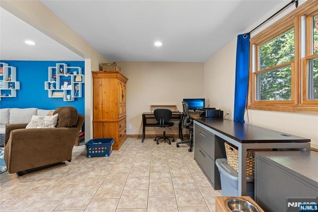15 Kuiken Court, Wayne, NJ 07470