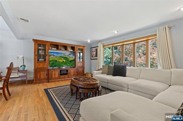 15 Kuiken Court, Wayne, NJ 07470