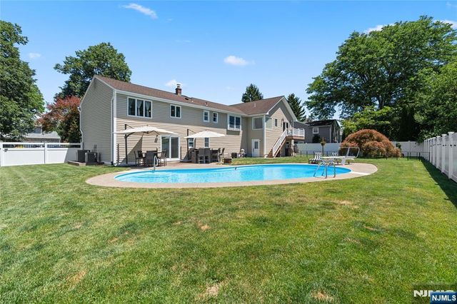15 Kuiken Court, Wayne, NJ 07470