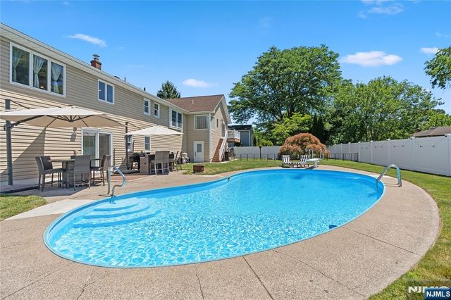 15 Kuiken Court, Wayne, NJ 07470