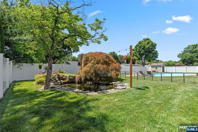 15 Kuiken Court, Wayne, NJ 07470