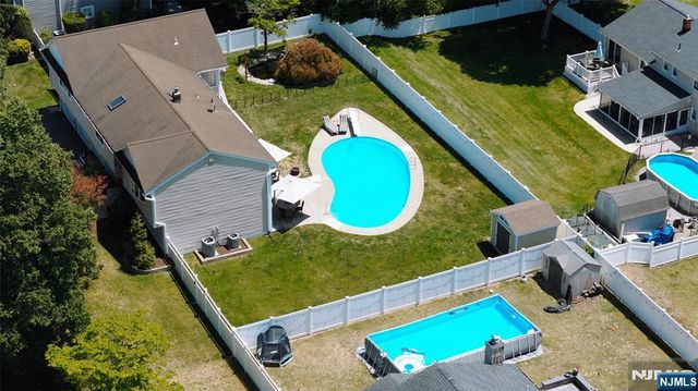 15 Kuiken Court, Wayne, NJ 07470