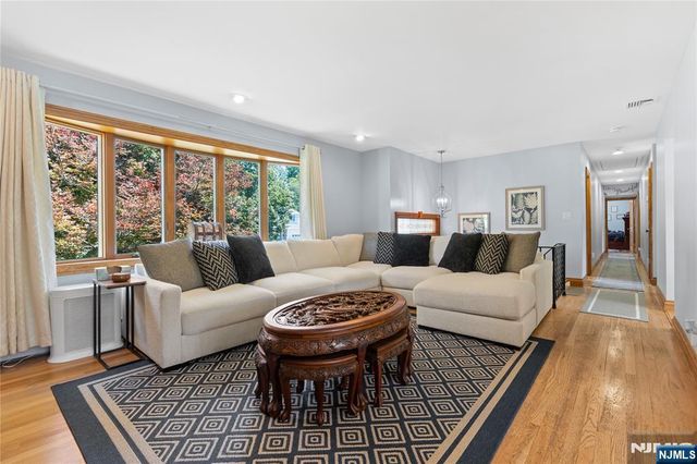 15 Kuiken Court, Wayne, NJ 07470