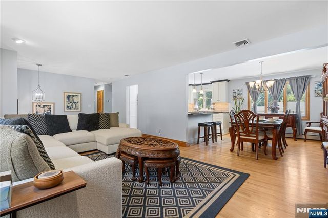 15 Kuiken Court, Wayne, NJ 07470