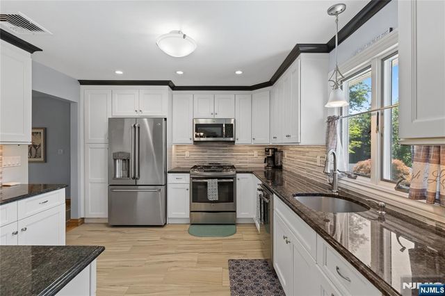 15 Kuiken Court, Wayne, NJ 07470