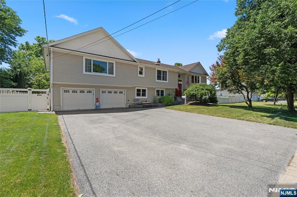 15 Kuiken Court, Wayne, NJ 07470