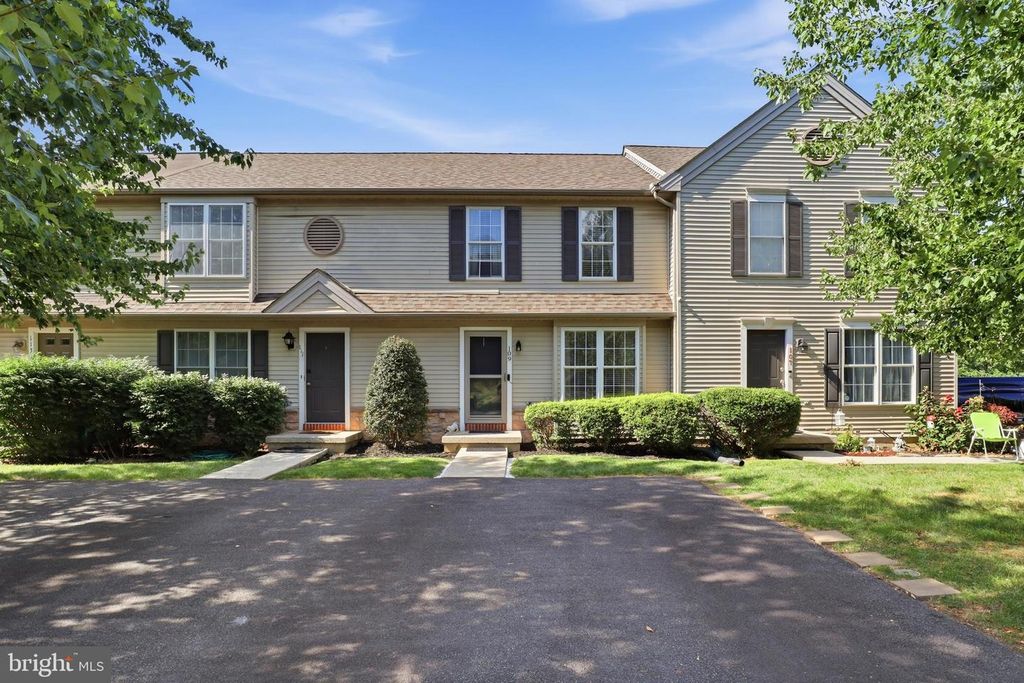 109 BANYAN CIRCLE DR, Lancaster, PA 17603