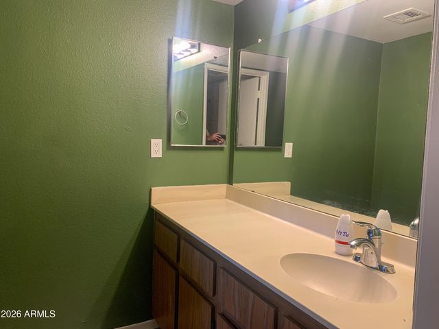 2625 E INDIAN SCHOOL Road 226, Phoenix, AZ 85016
