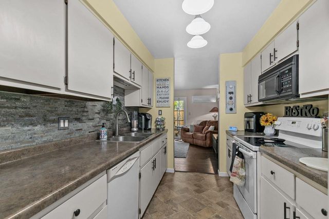 1809 ALCAN DRIVE #5, Menasha, WI 54952