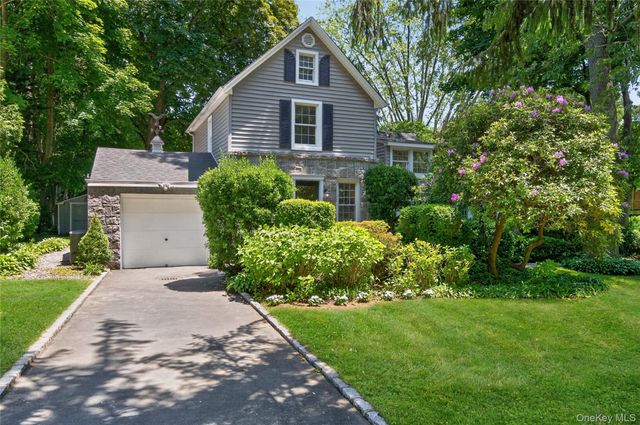 136 Lodge Avenue, Huntington Station, NY 11746