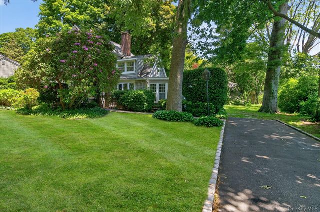 136 Lodge Avenue, Huntington Station, NY 11746