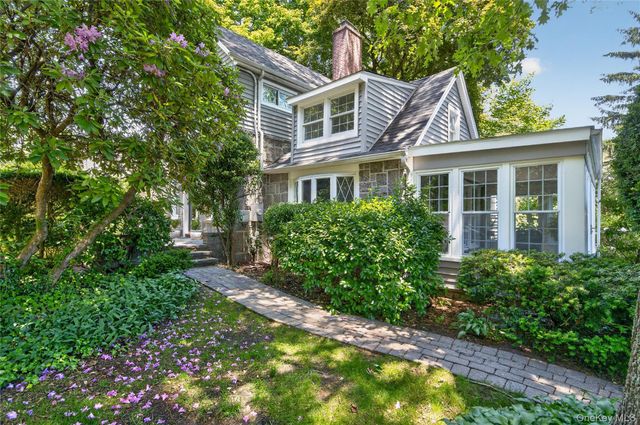 136 Lodge Avenue, Huntington Station, NY 11746