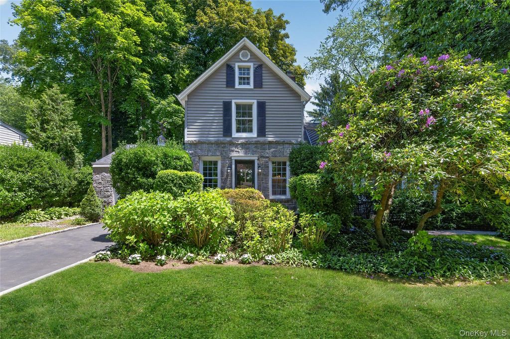 136 Lodge Avenue, Huntington Station, NY 11746