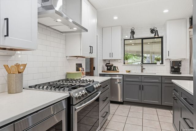 11015 Whisper Hollow St, San Antonio, TX 78230