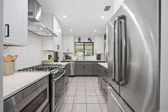 11015 Whisper Hollow St, San Antonio, TX 78230