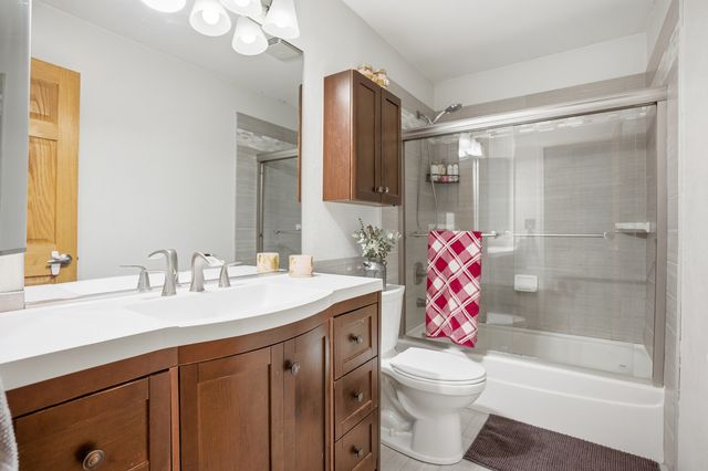 811 Westbury Drive, Algonquin, IL 60102