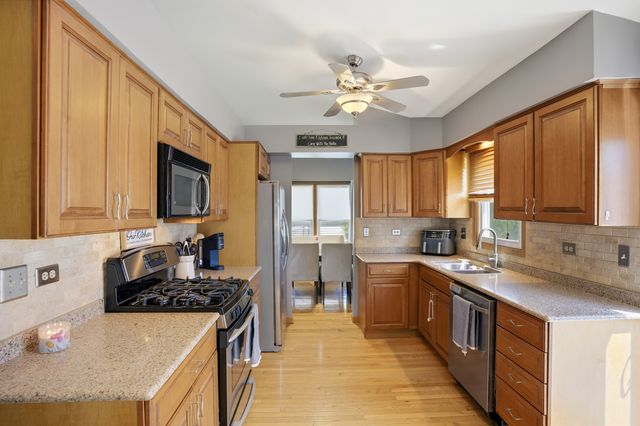 811 Westbury Drive, Algonquin, IL 60102