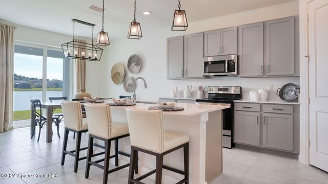 1738 Echelon Point Way NW, Palm Bay, FL 32907