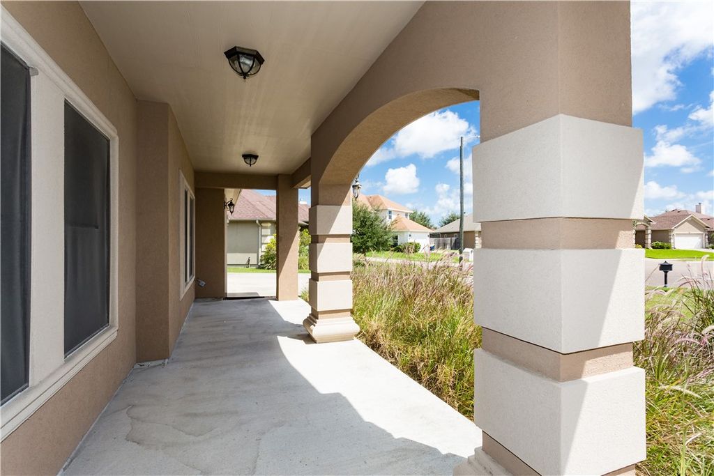 5701 Loire Blvd, Corpus Christi, TX 78414 — photo 2
