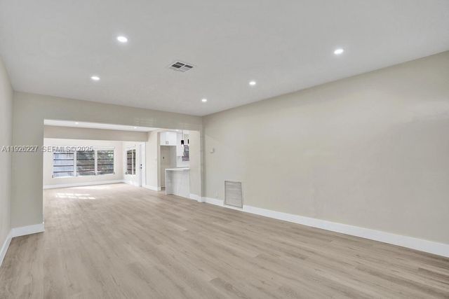 6844 SW 12th St, Pembroke Pines, FL 33023