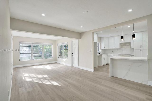 6844 SW 12th St, Pembroke Pines, FL 33023